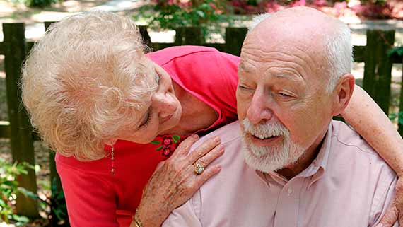 Alzheimers kommer tættere og tættere ind på livet af os, des ældre vi bliver.
