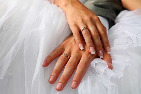 Ringfingerens længde i forhold til pegefingeren kan sige noget om lysten eller behovet for sex med andre.