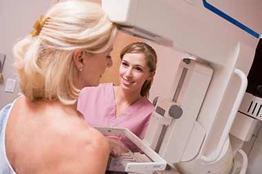 Mammografi af ældre kvinder med sandsynlighed for maksimalt ti år tilbage at leve i, skader måske mere end det gavner.